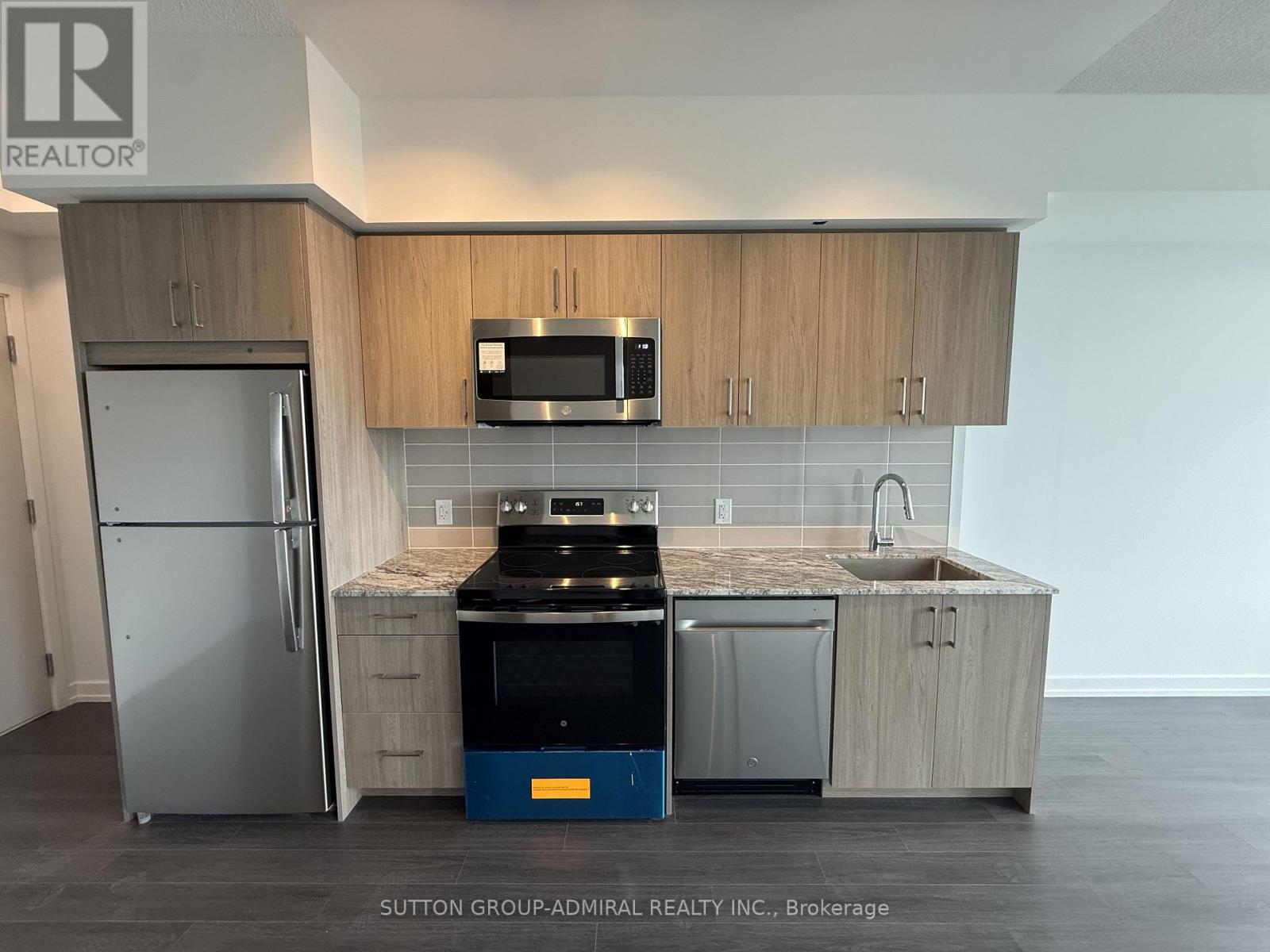 2311 - 4010 Eglinton Avenue, Toronto, Ontario  M9A 0G5 - Photo 2 - W13808132