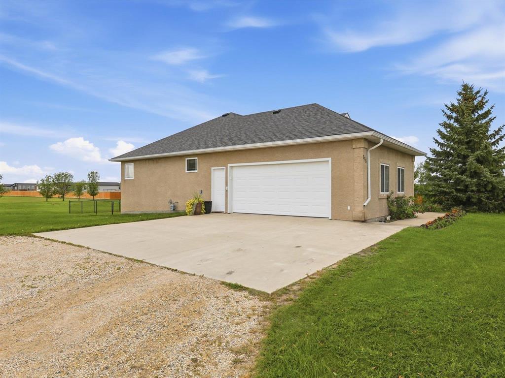 215 Centre Street N, Mitchell, Manitoba  R5G 1G8 - Photo 4 - 202623222