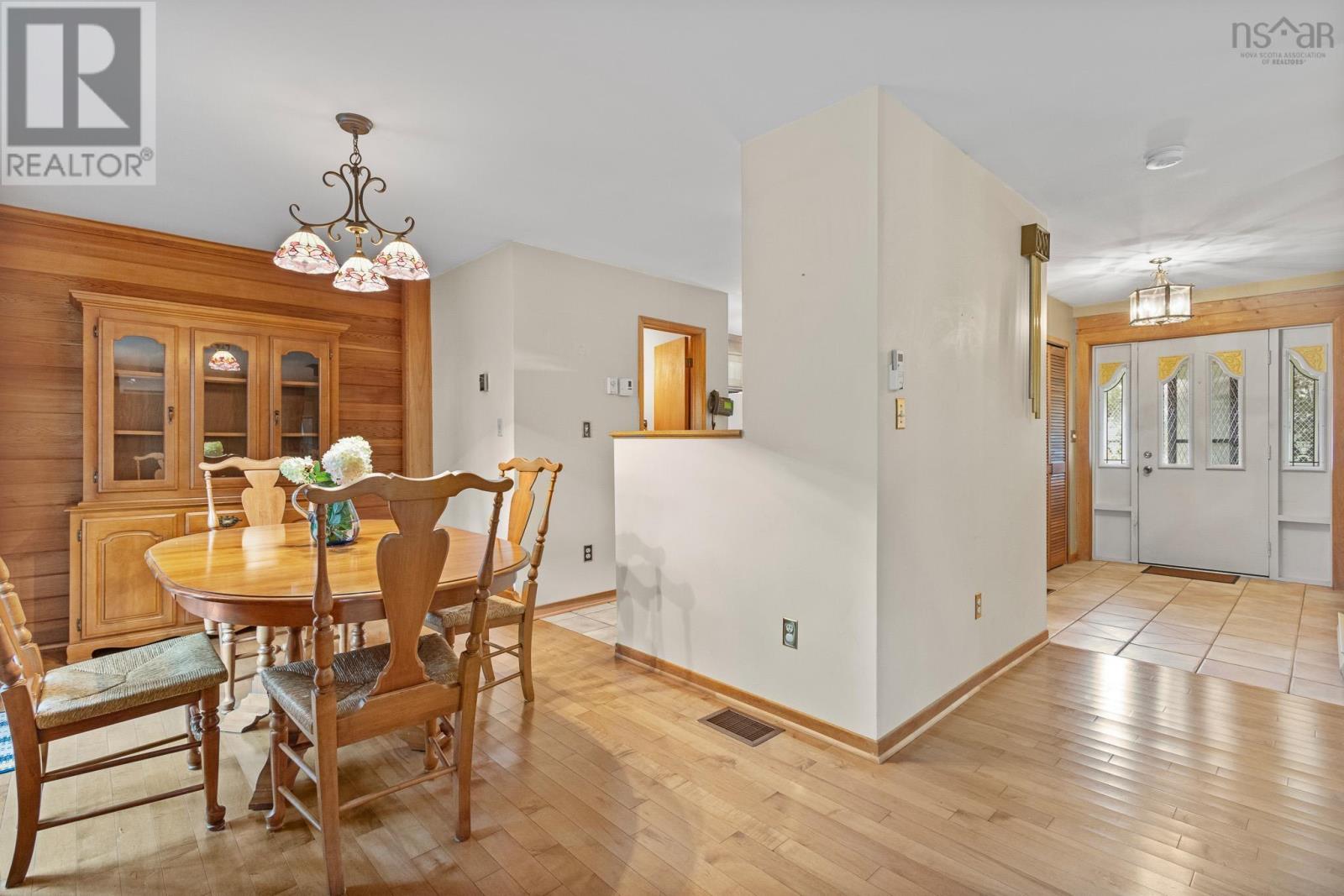 54 Parkdale Avenue photo 12