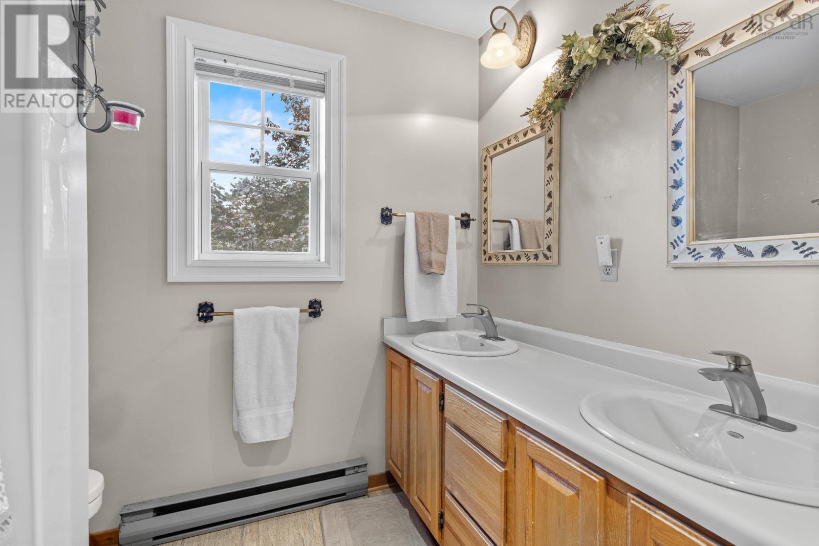 54 Parkdale Avenue photo 28