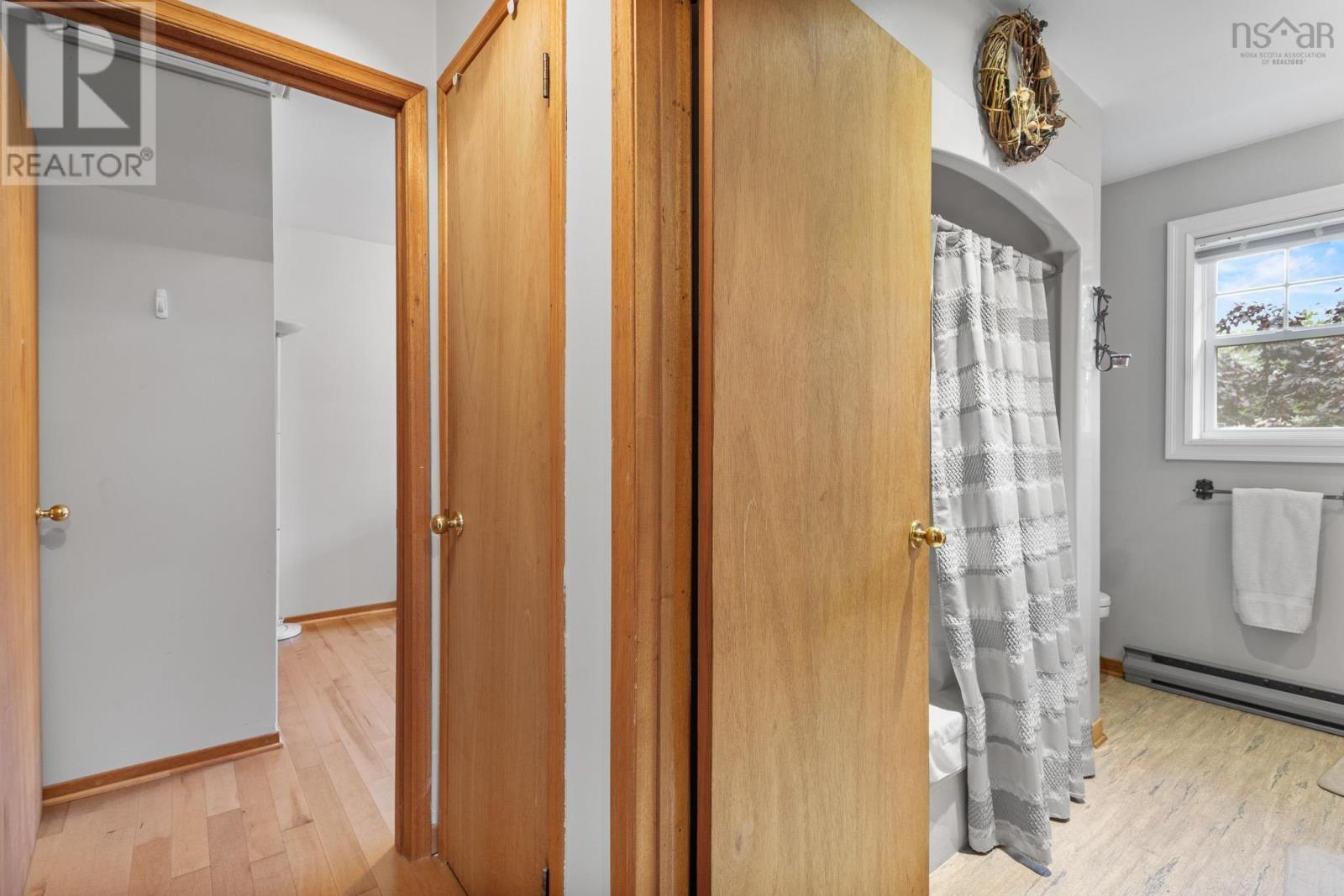 54 Parkdale Avenue photo 35