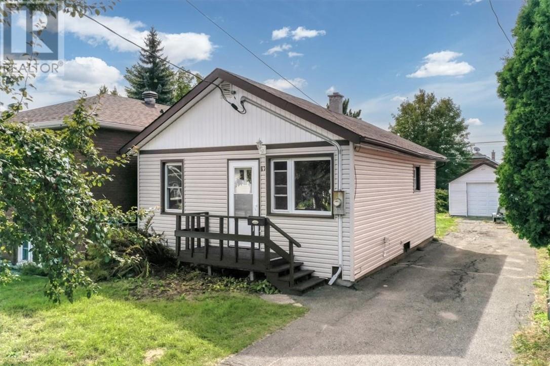 67 Gutcher Avenue, Greater Sudbury, Ontario  P3C 3H7 - Photo 2 - 2130440
