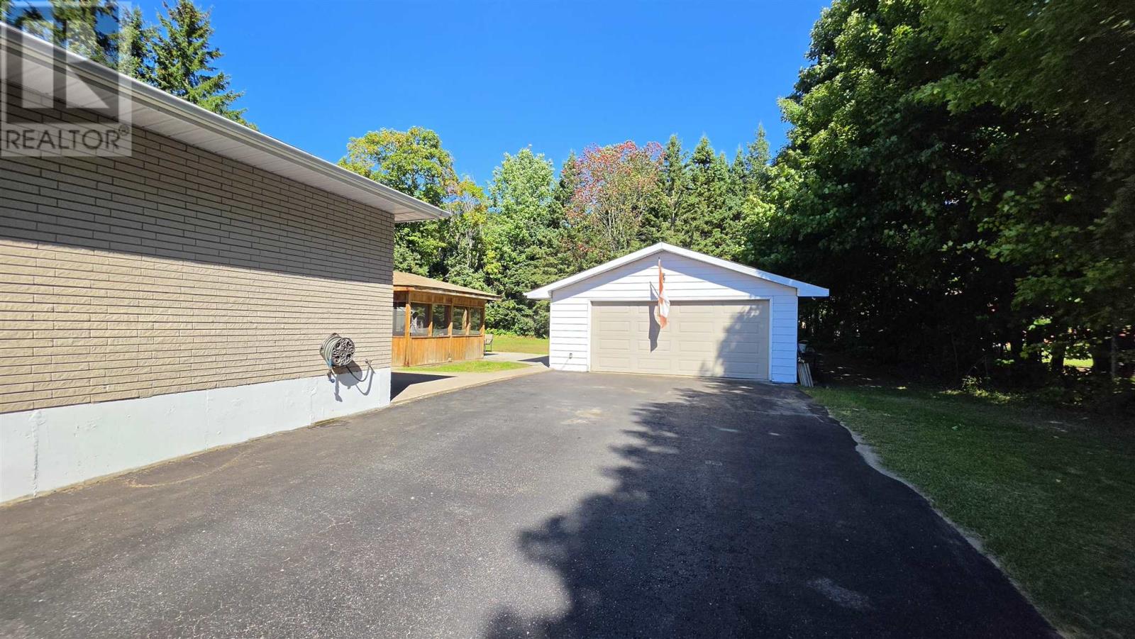 30 Foothill Rd, Sault Ste. Marie, Ontario  P6C 6E4 - Photo 4 - SM262524