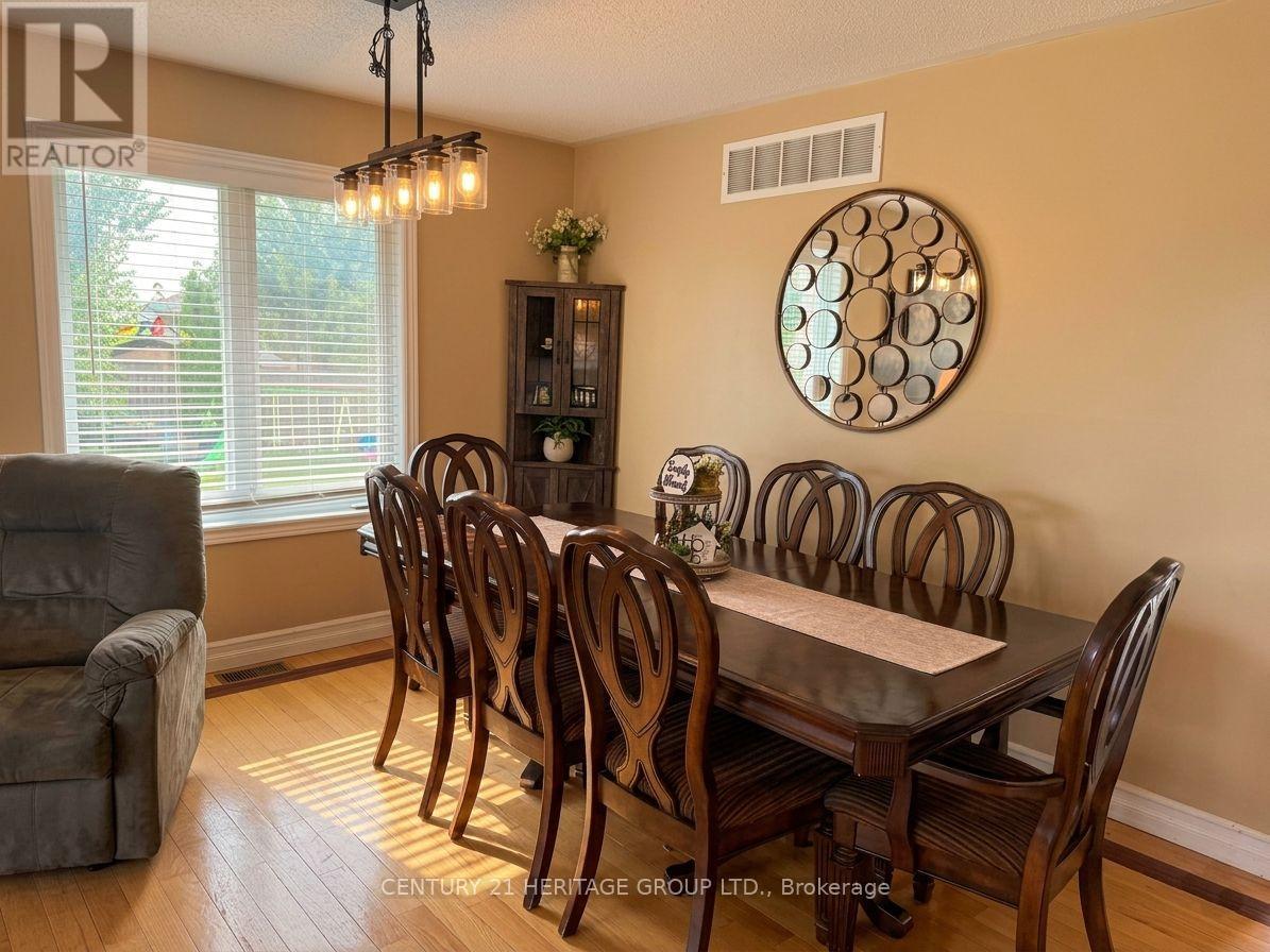 16 Eakins Crescent, Kawartha Lakes, Ontario  K9V 6H8 - Photo 7 - X13589348