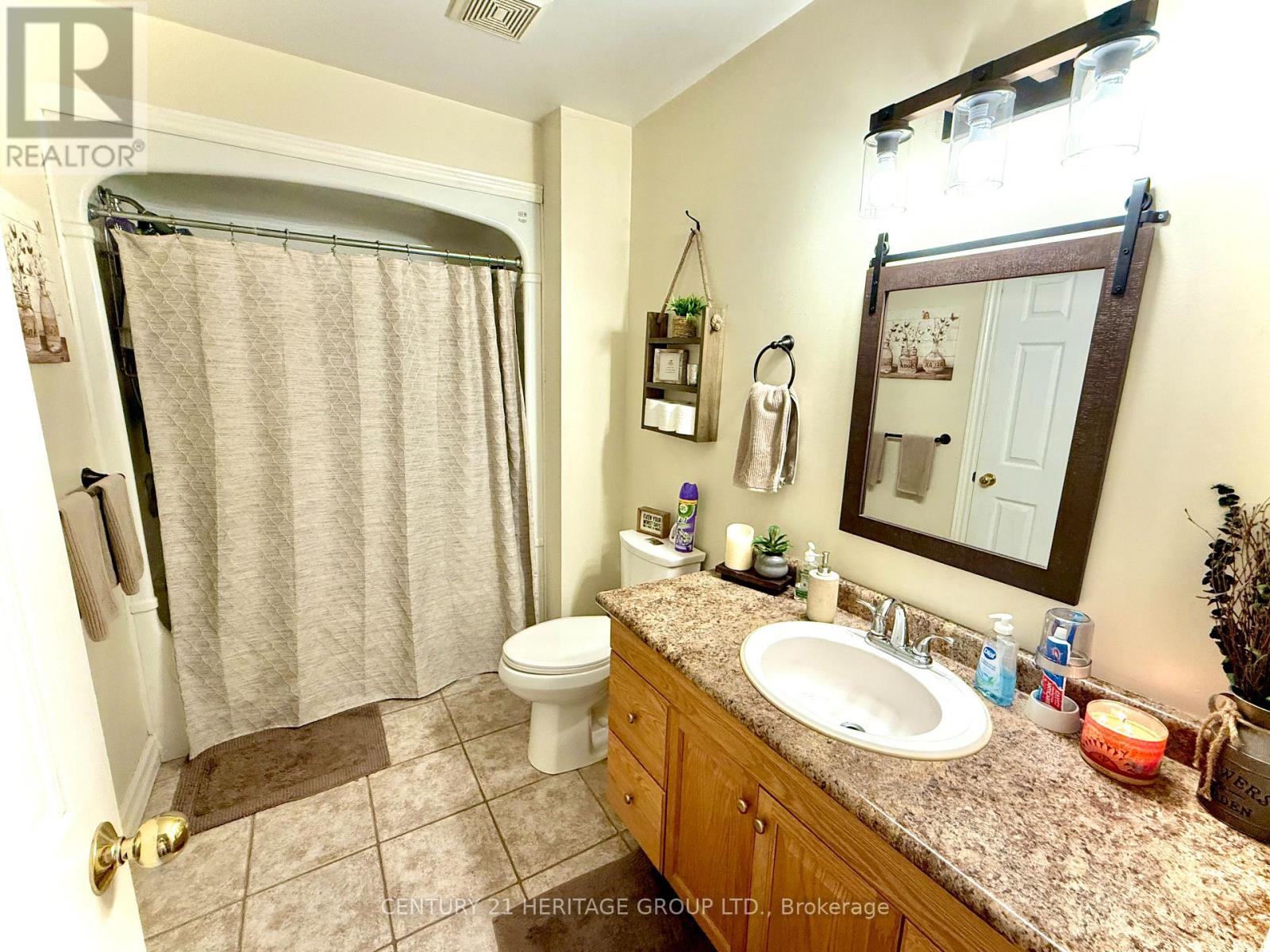 16 Eakins Crescent, Kawartha Lakes, Ontario  K9V 6H8 - Photo 11 - X13589348