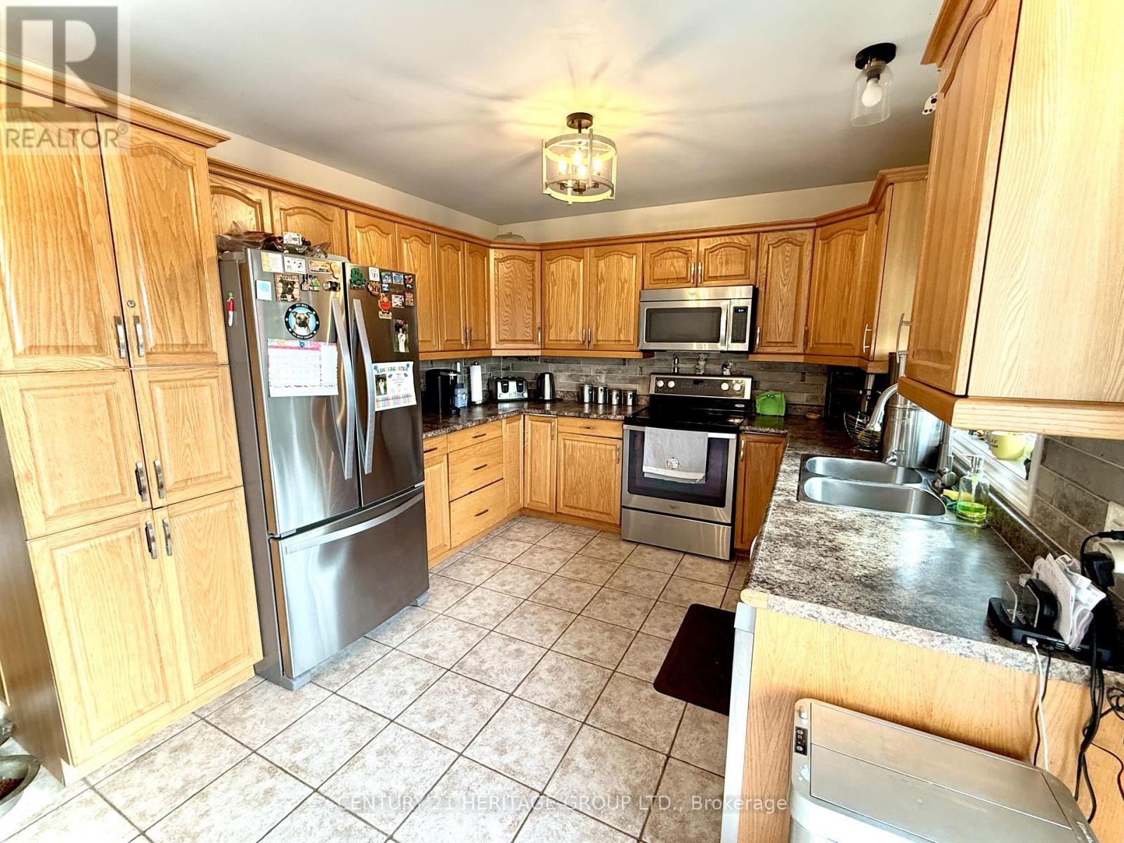 16 Eakins Crescent, Kawartha Lakes, Ontario  K9V 6H8 - Photo 8 - X13589348