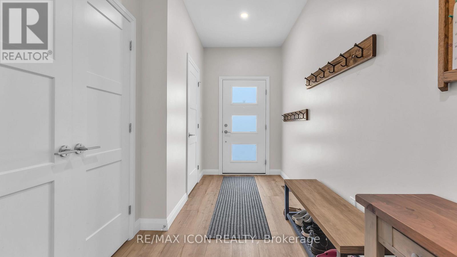 25 - 17 Nicholson Street, Lucan Biddulph, Ontario  N0M 2J0 - Photo 2 - X13808212