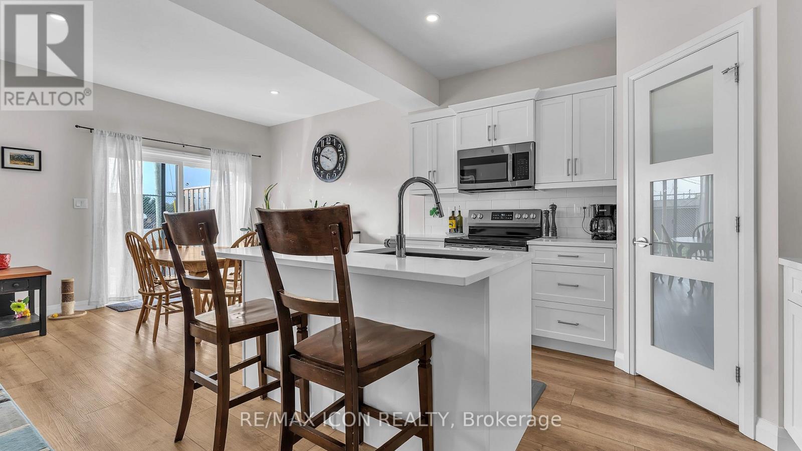 25 - 17 Nicholson Street, Lucan Biddulph, Ontario  N0M 2J0 - Photo 4 - X13808212