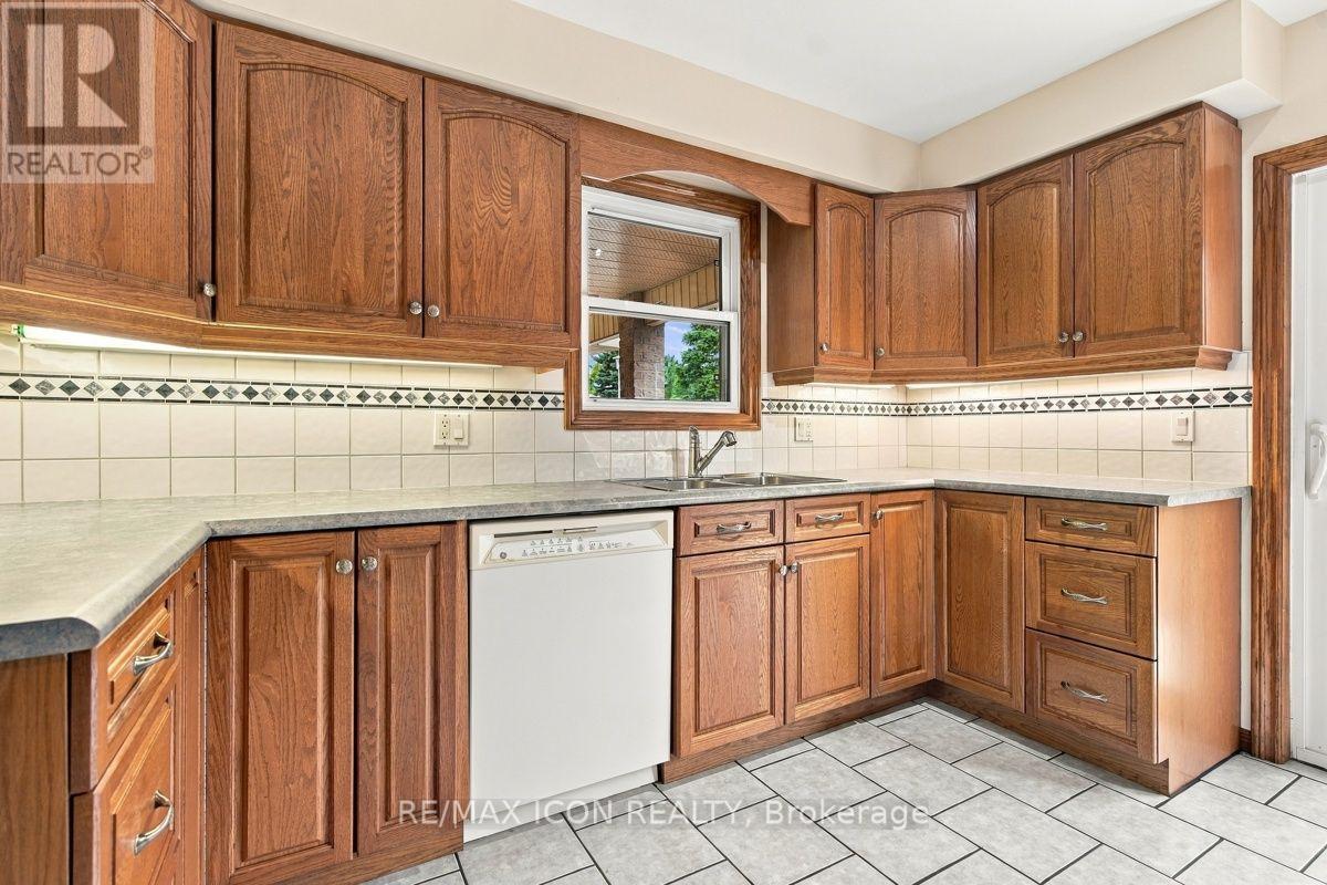 34 Salvia Street, London South, Ontario  N5Z 4T2 - Photo 12 - X13808220