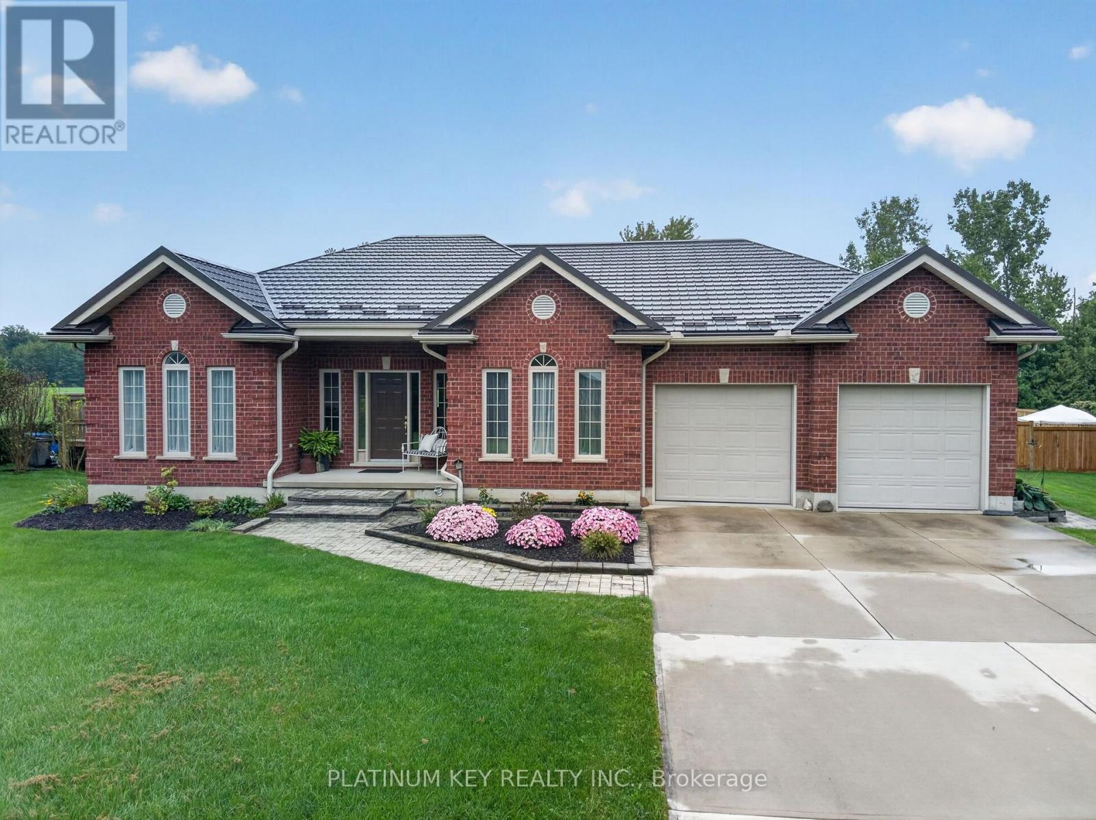 653 Peter Street, Strathroy-Caradoc, Ontario  N0L 1T0 - Photo 2 - X13808320