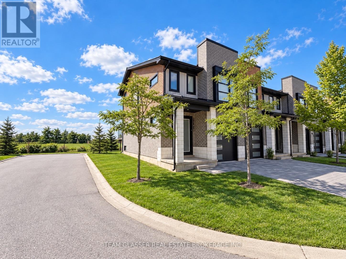 963 - 963 West Village Square, London North, Ontario  N6H 0J7 - Photo 2 - X13808454