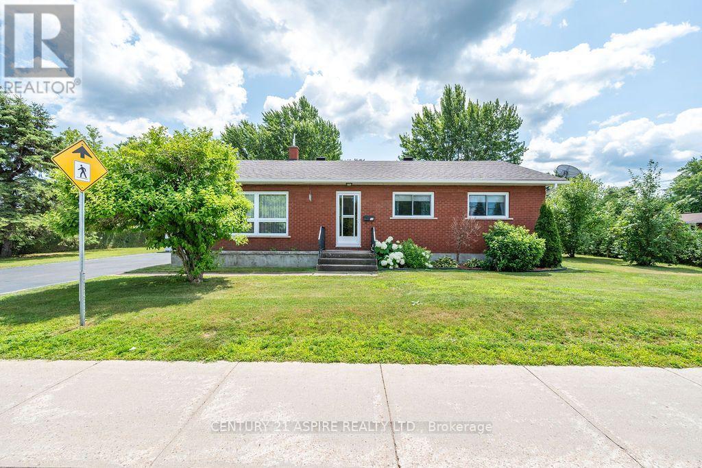 13 HERMAN STREET, petawawa, Ontario