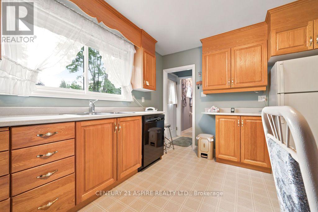 13 Herman Street, Petawawa, Ontario  K8H 1W1 - Photo 12 - X13808374