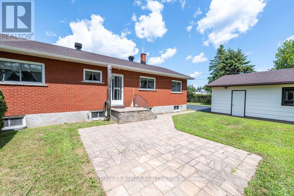 13 Herman Street, Petawawa, Ontario  K8H 1W1 - Photo 40 - X13808374