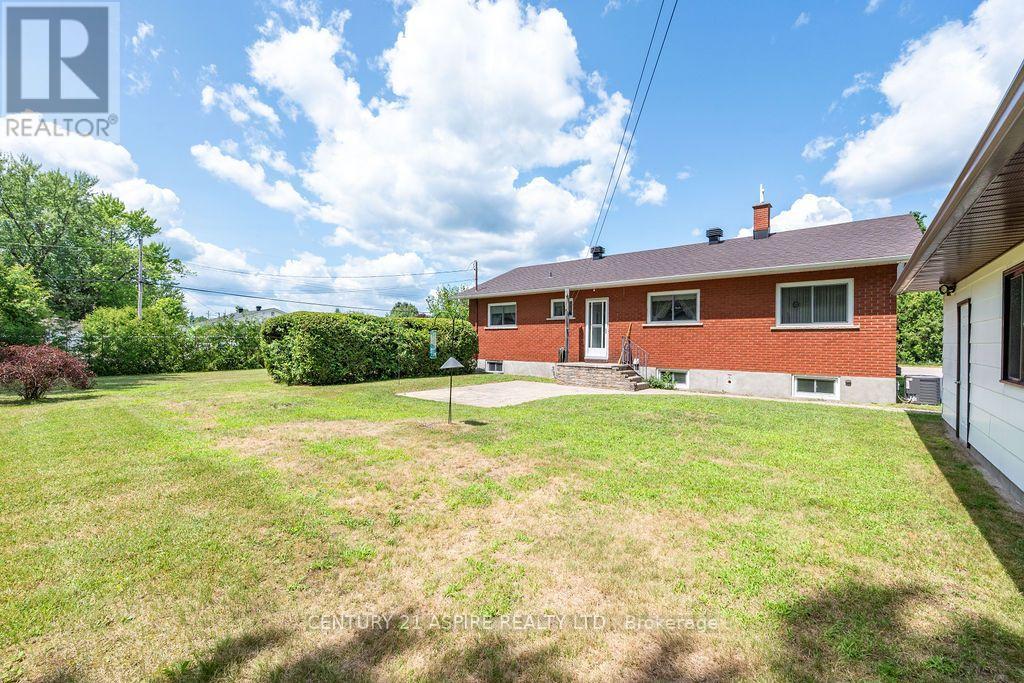 13 Herman Street, Petawawa, Ontario  K8H 1W1 - Photo 41 - X13808374