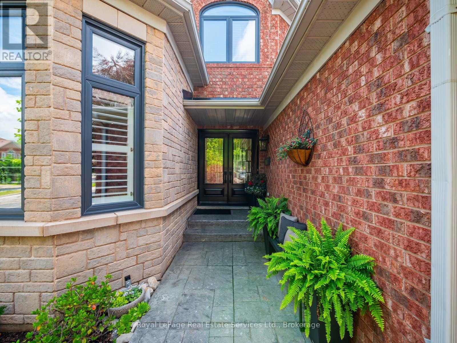 1478 Creekwood Trail, Oakville, Ontario  L6H 6E6 - Photo 5 - W13808464