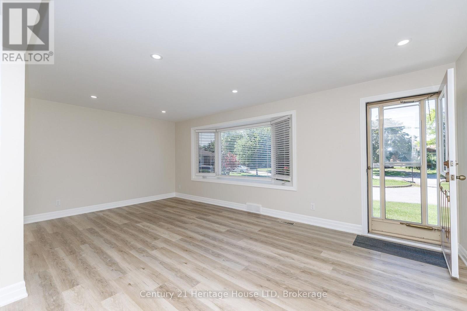 Upper - 37 Coronation Boulevard, St. Catharines, Ontario  L2S 2V2 - Photo 3 - X13808496