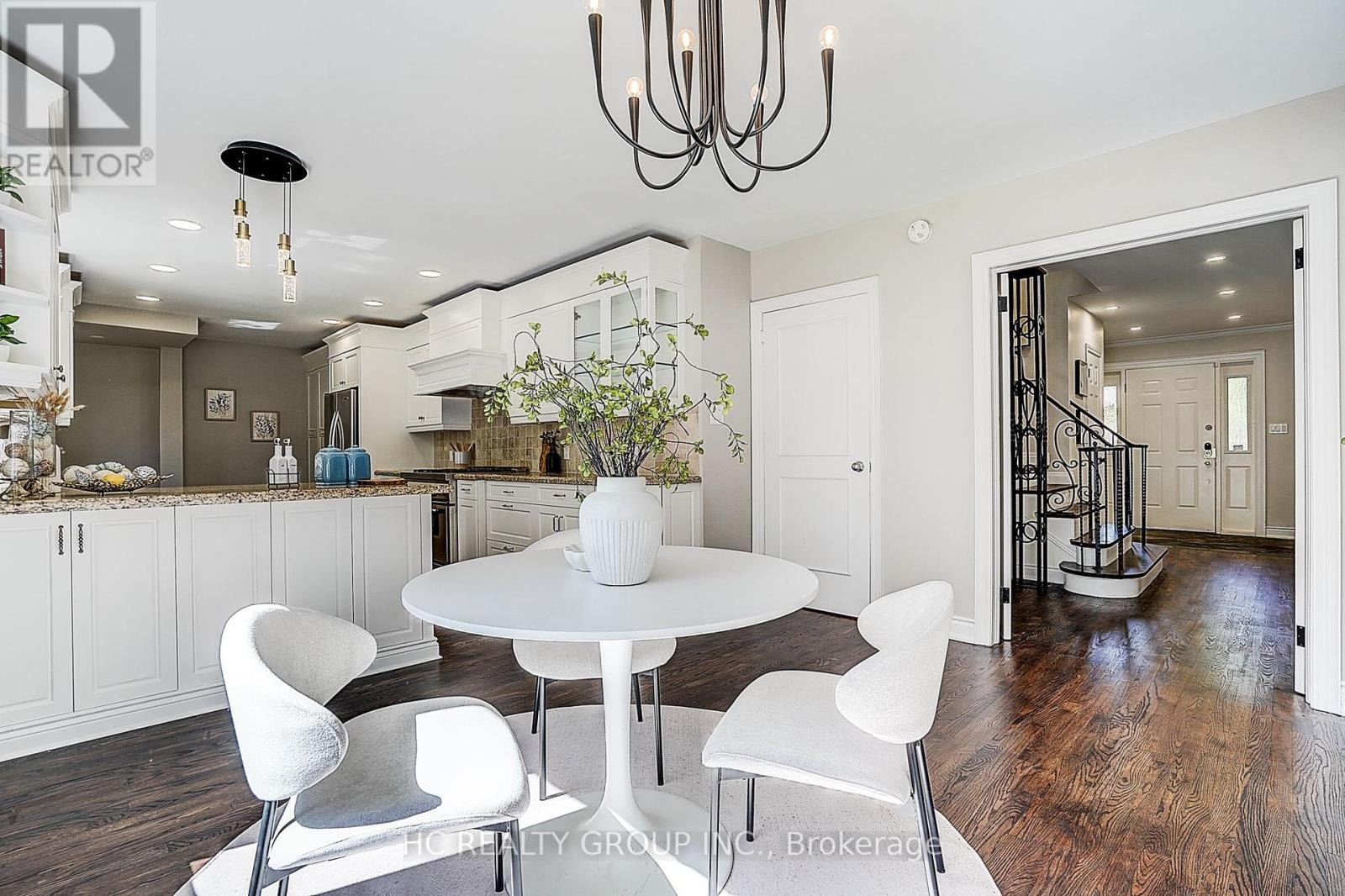19 Lower Links Road, Toronto, Ontario  M2P 1H5 - Photo 13 - C13808274