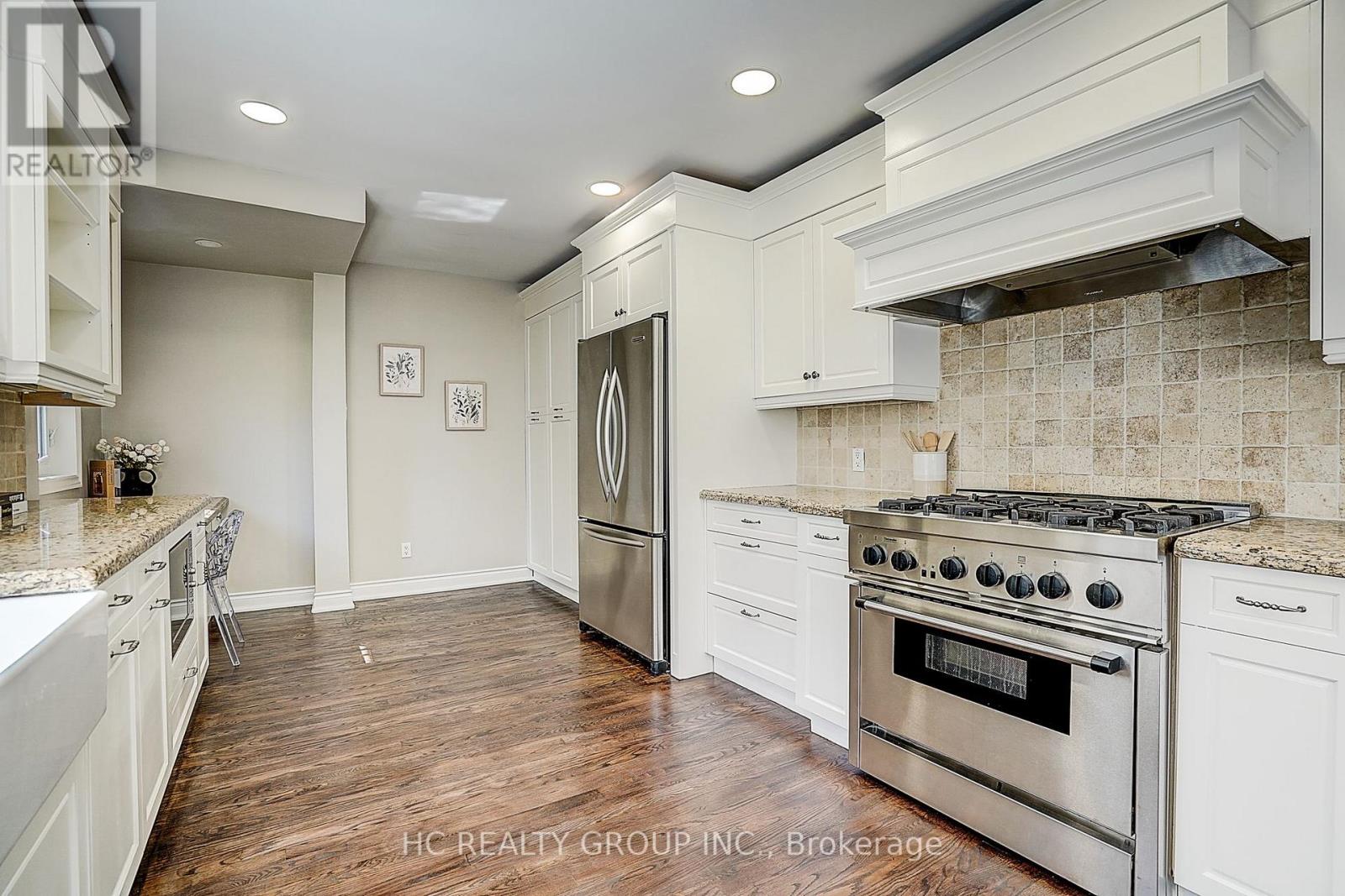 19 Lower Links Road, Toronto, Ontario  M2P 1H5 - Photo 15 - C13808274