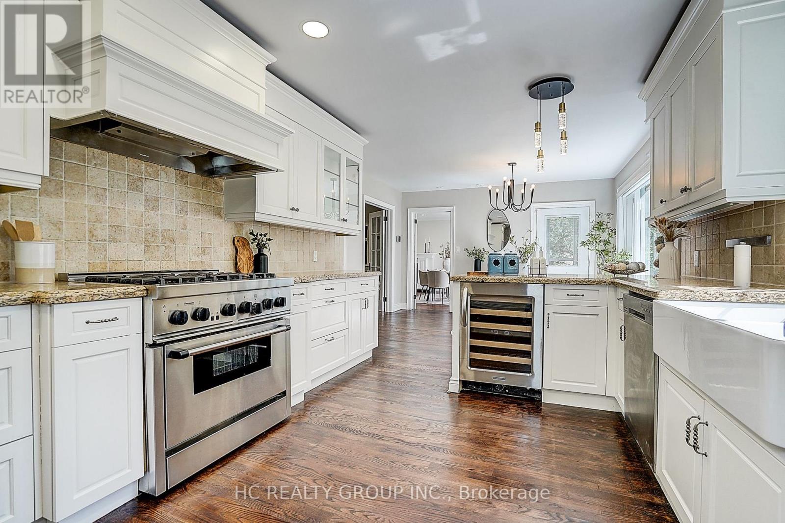 19 Lower Links Road, Toronto, Ontario  M2P 1H5 - Photo 18 - C13808274
