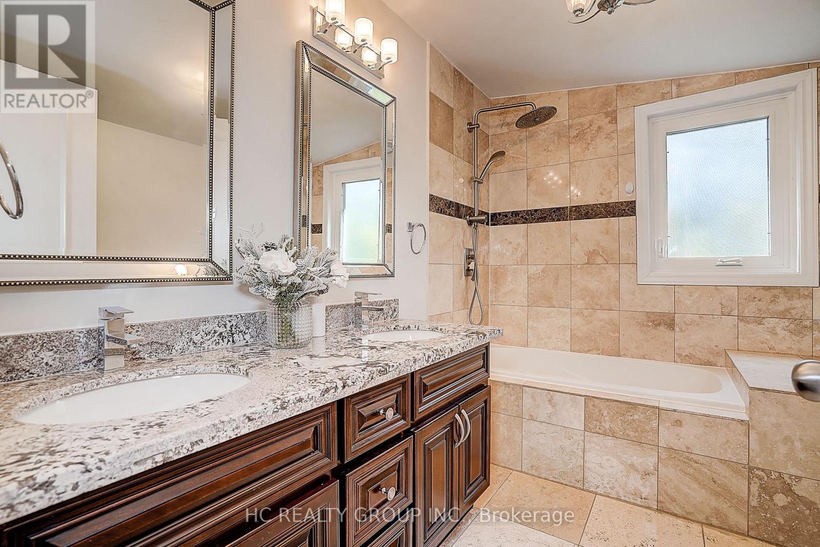 19 Lower Links Road, Toronto, Ontario  M2P 1H5 - Photo 30 - C13808274