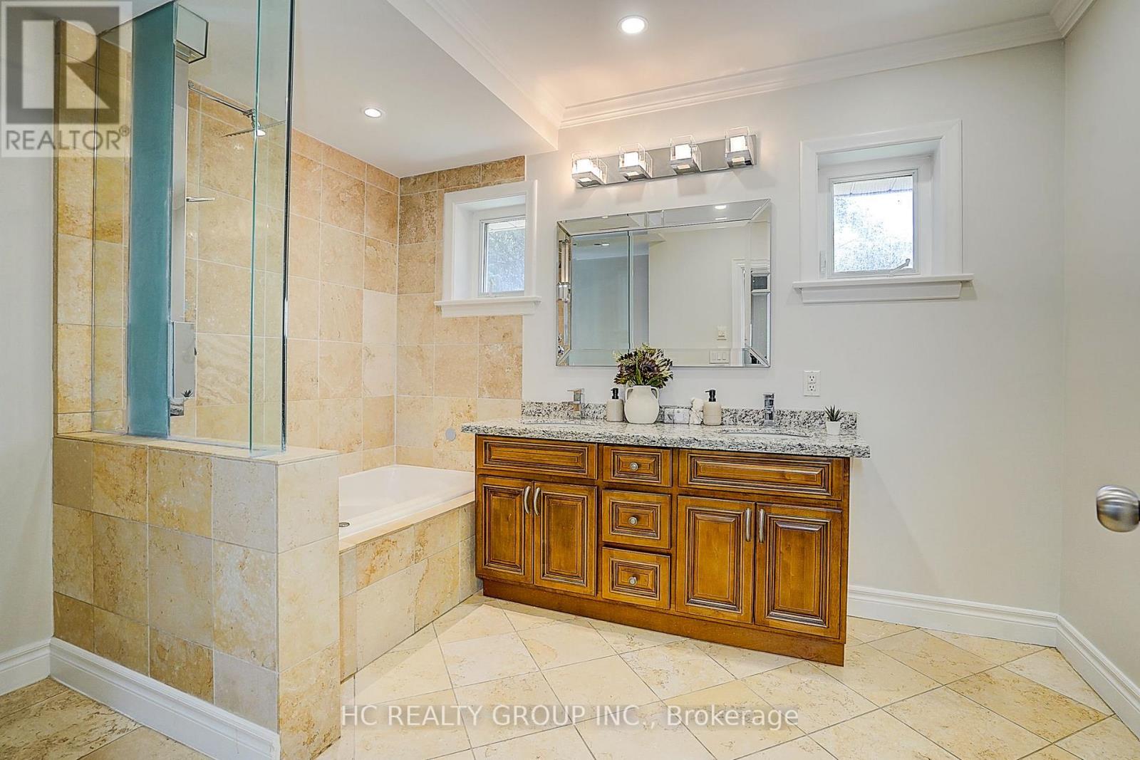 19 Lower Links Road, Toronto, Ontario  M2P 1H5 - Photo 31 - C13808274