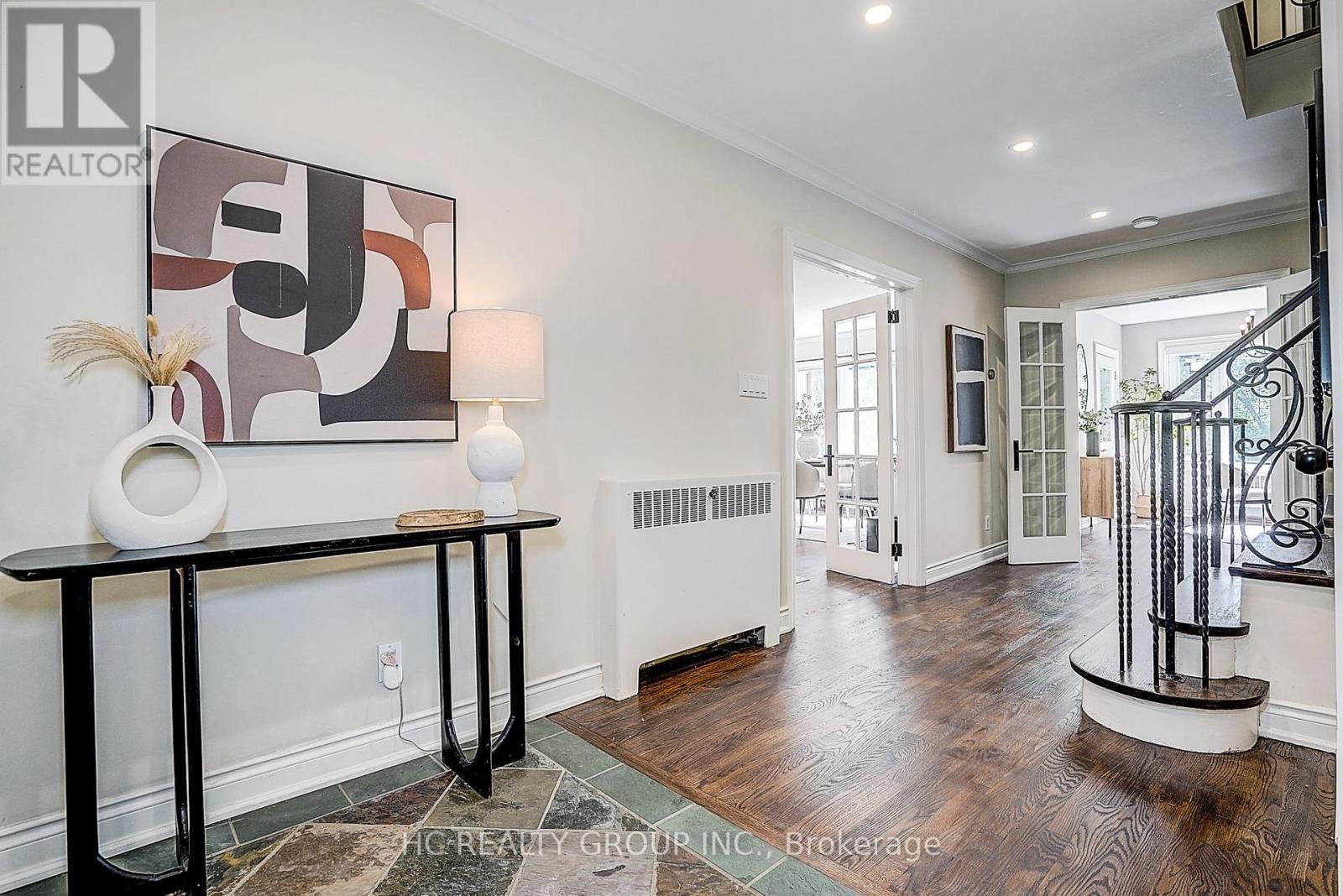 19 Lower Links Road, Toronto, Ontario  M2P 1H5 - Photo 4 - C13808274