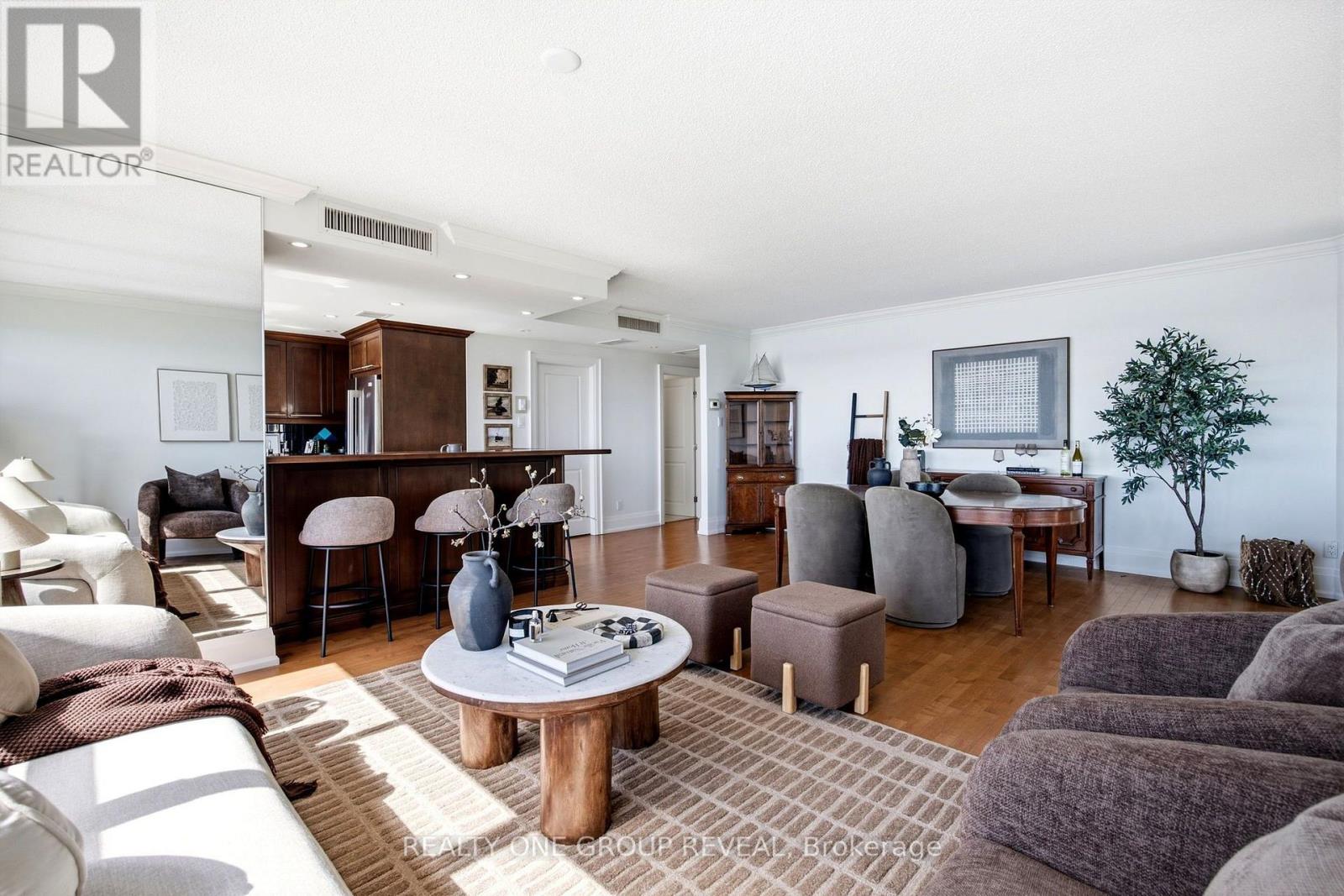 702 - 65 Harbour Square, Toronto, Ontario  M5J 2L4 - Photo 10 - C13808354