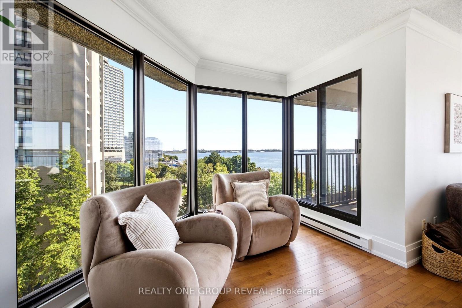 702 - 65 Harbour Square, Toronto, Ontario  M5J 2L4 - Photo 13 - C13808354