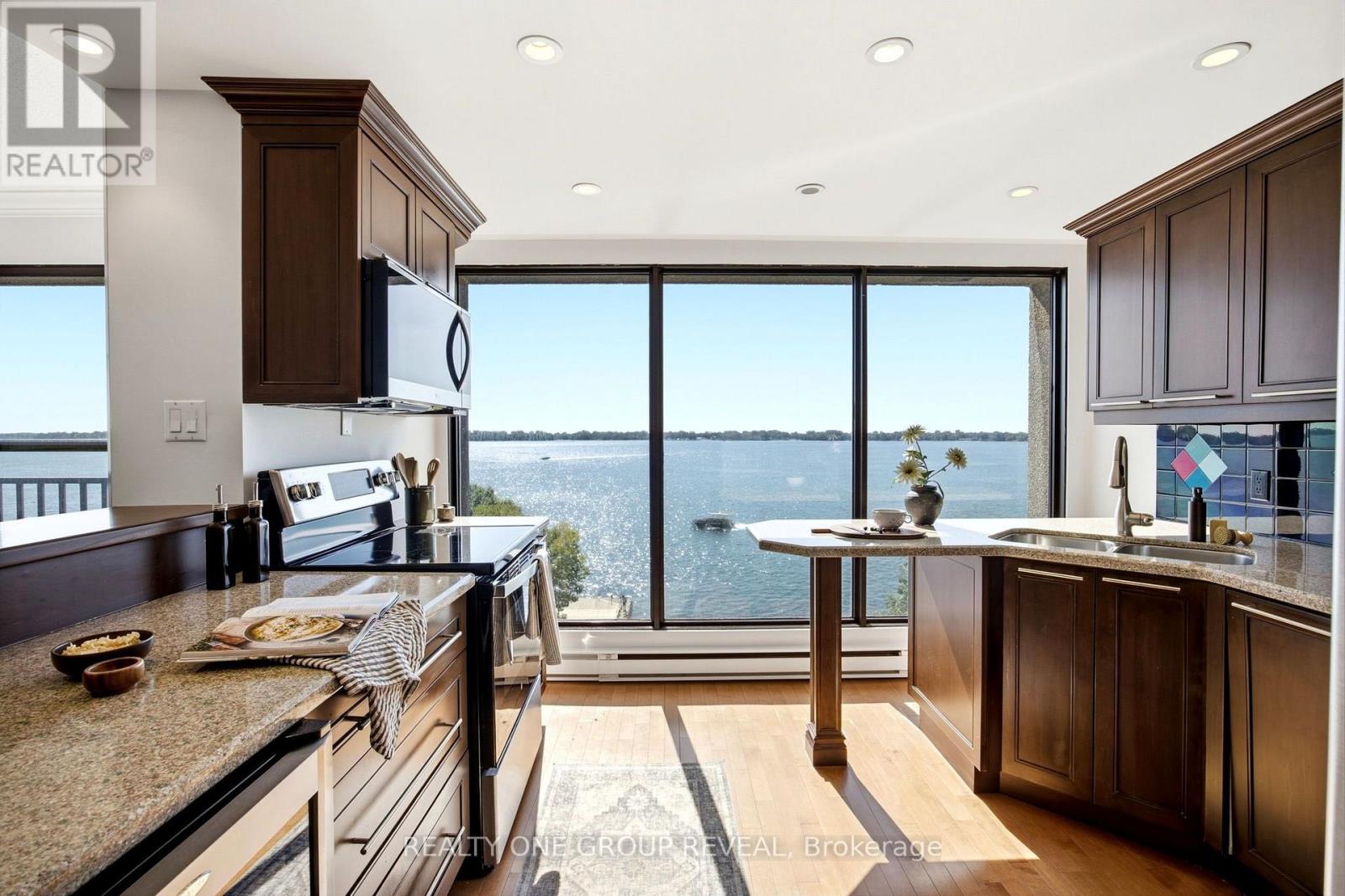 702 - 65 Harbour Square, Toronto, Ontario  M5J 2L4 - Photo 18 - C13808354