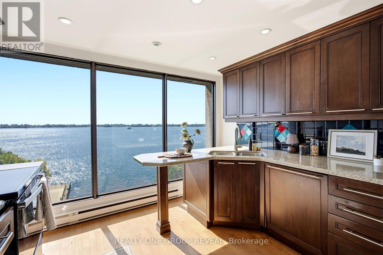 702 - 65 Harbour Square, Toronto, Ontario  M5J 2L4 - Photo 20 - C13808354