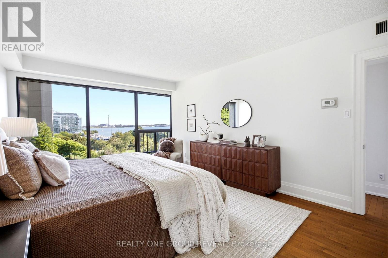 702 - 65 Harbour Square, Toronto, Ontario  M5J 2L4 - Photo 26 - C13808354