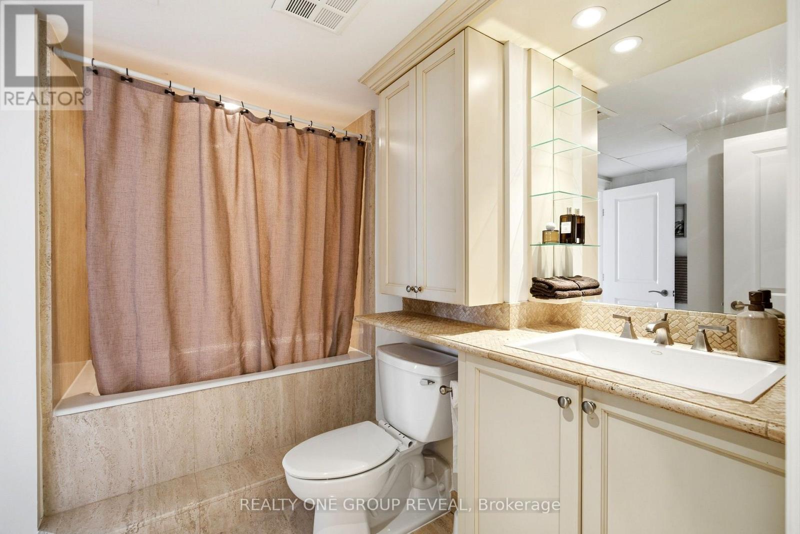 702 - 65 Harbour Square, Toronto, Ontario  M5J 2L4 - Photo 29 - C13808354