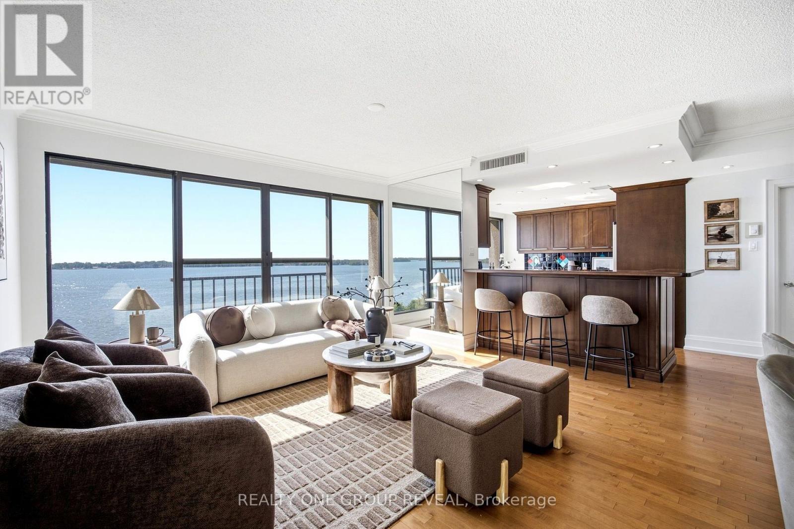 702 - 65 Harbour Square, Toronto, Ontario  M5J 2L4 - Photo 7 - C13808354