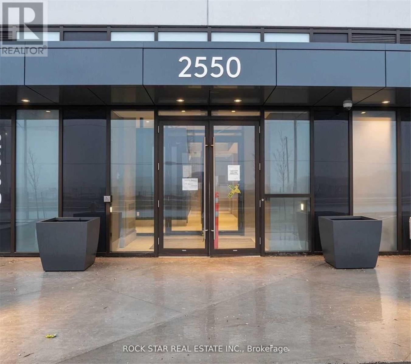 1817 - 2550 SIMCOE STREET N