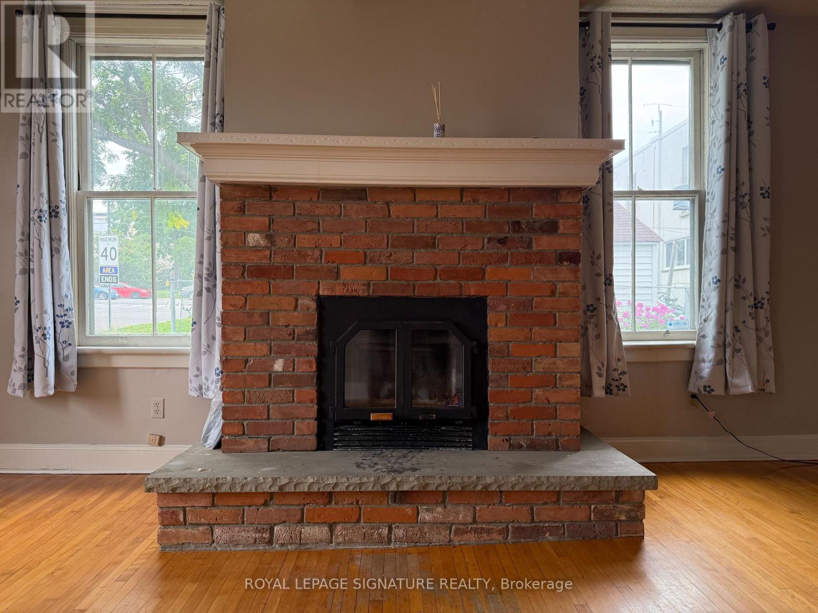 12 Hemlock Avenue, Oshawa, Ontario  L1H 1Y7 - Photo 4 - E13808276