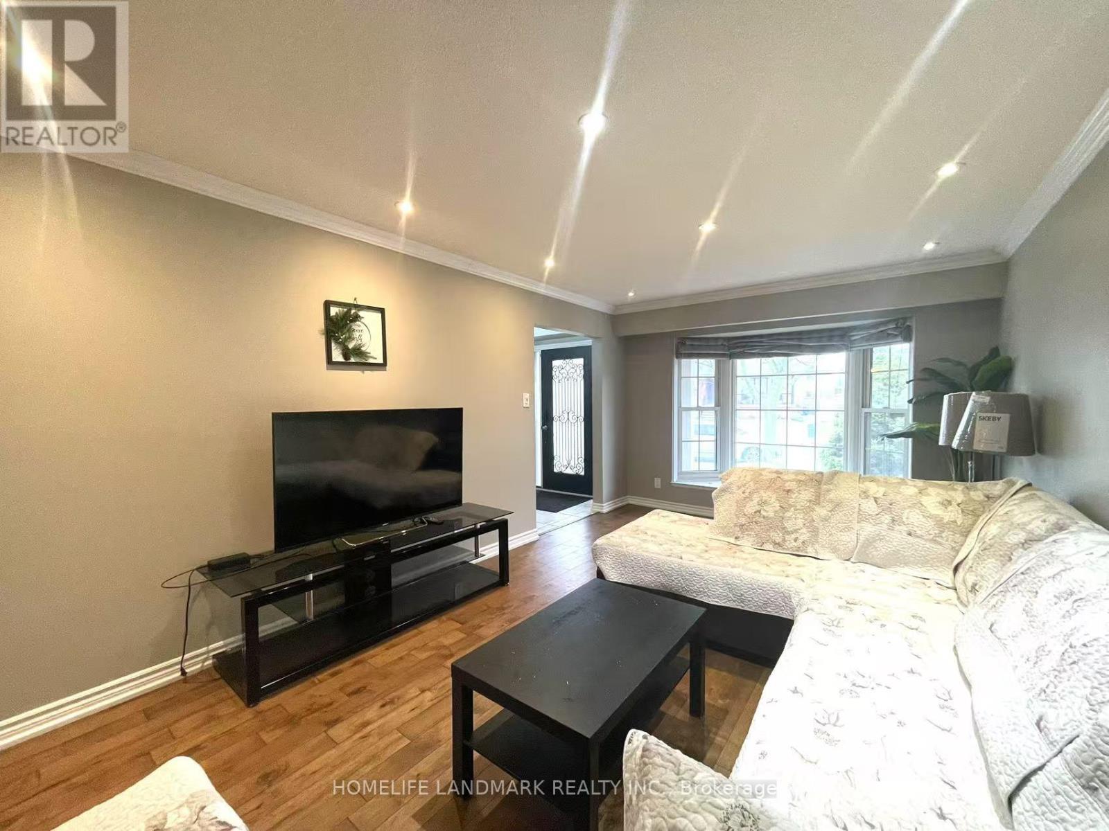 UPPER - 15 ORANGEWOOD CRESCENT