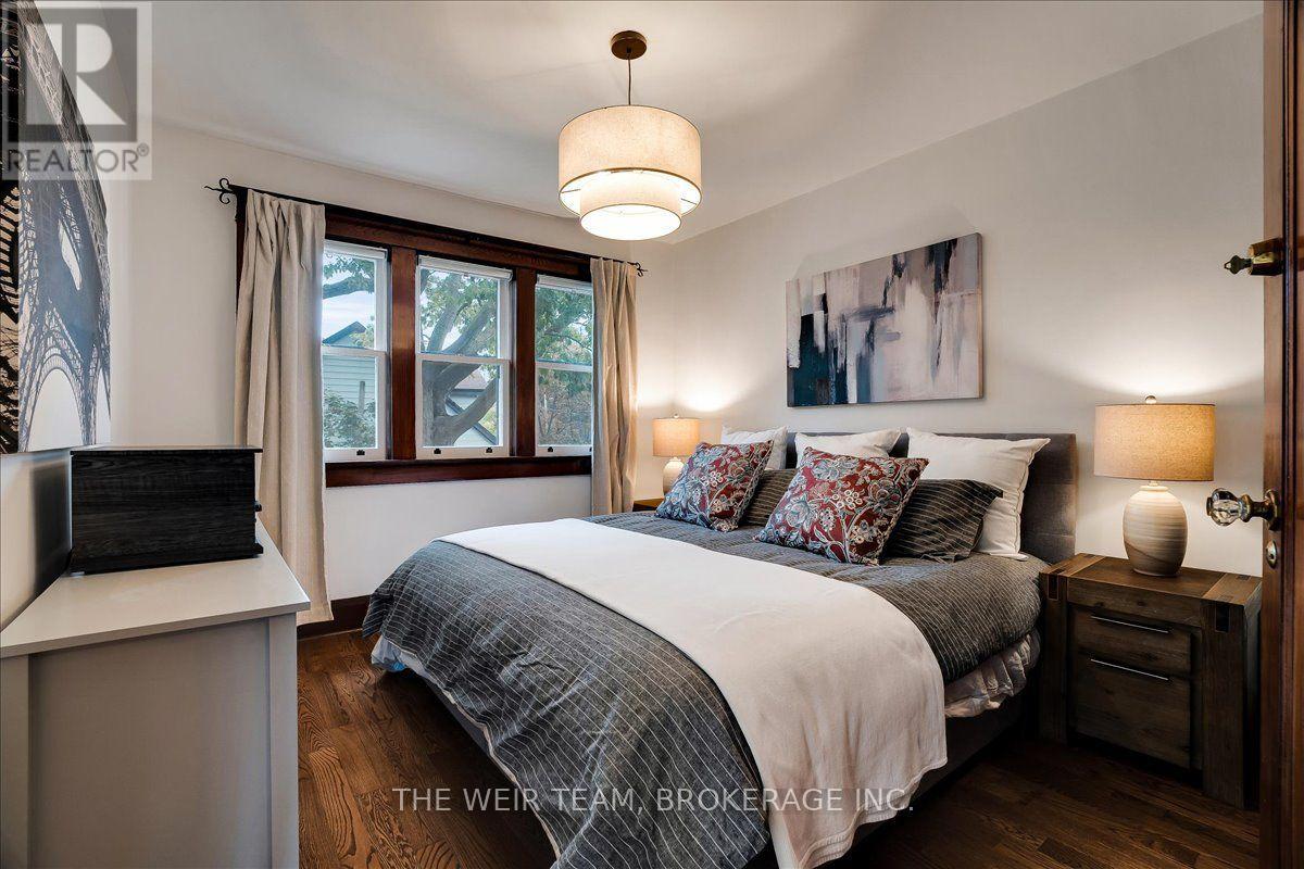25 Oak Park Avenue, Toronto, Ontario  M4C 4L8 - Photo 17 - E13808350
