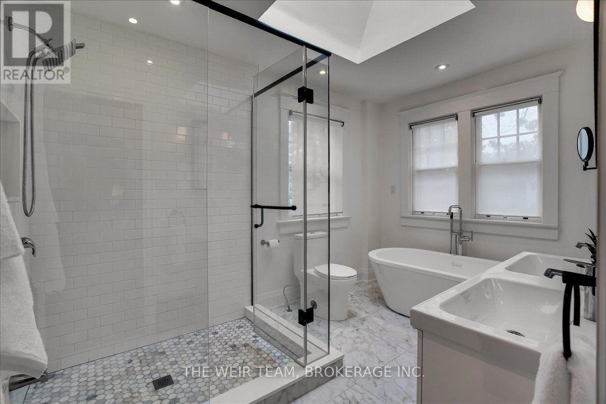 25 Oak Park Avenue, Toronto, Ontario  M4C 4L8 - Photo 18 - E13808350