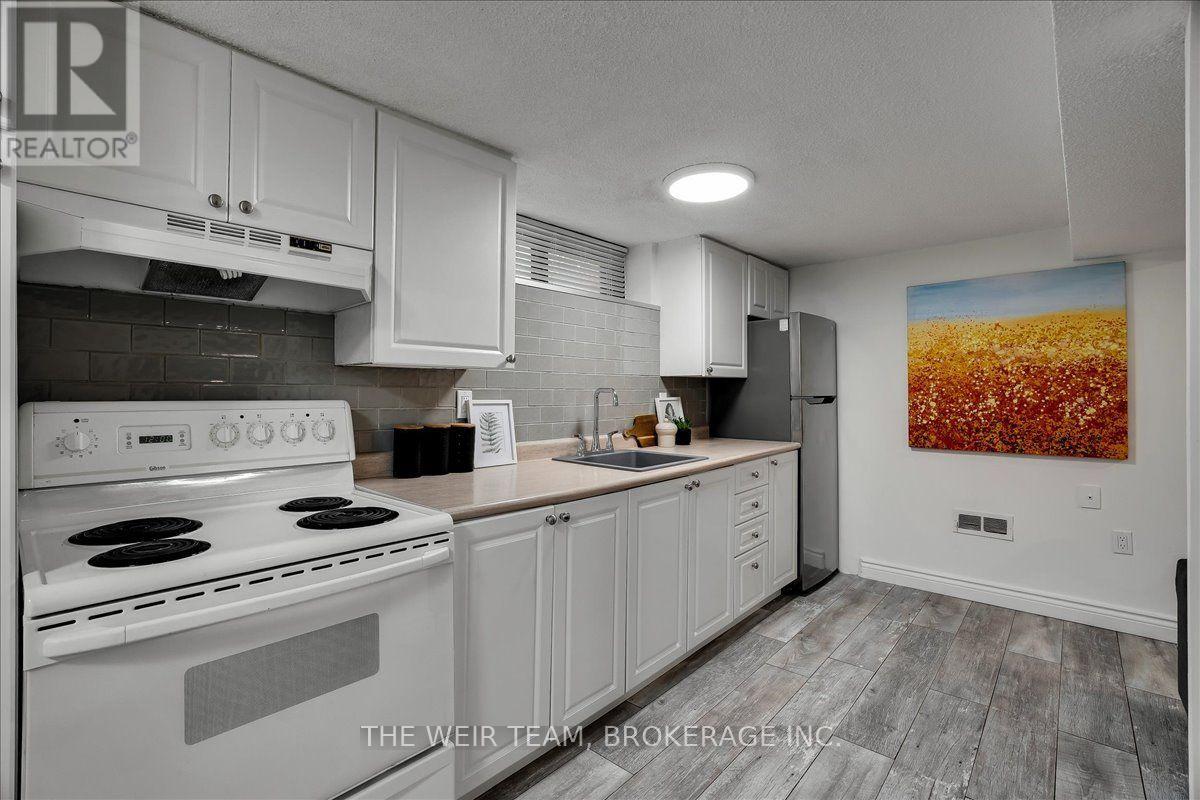 25 Oak Park Avenue, Toronto, Ontario  M4C 4L8 - Photo 27 - E13808350