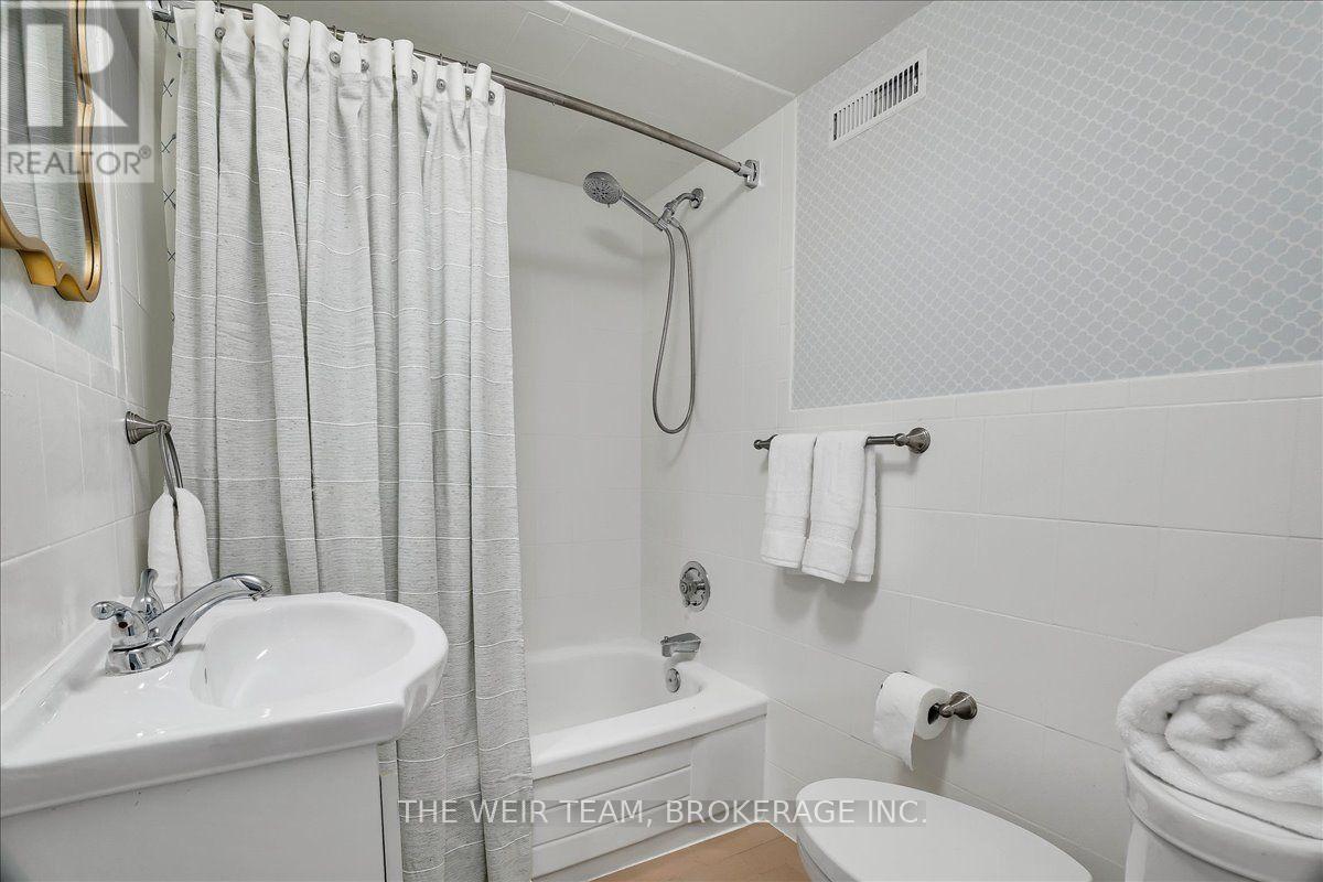 25 Oak Park Avenue, Toronto, Ontario  M4C 4L8 - Photo 29 - E13808350