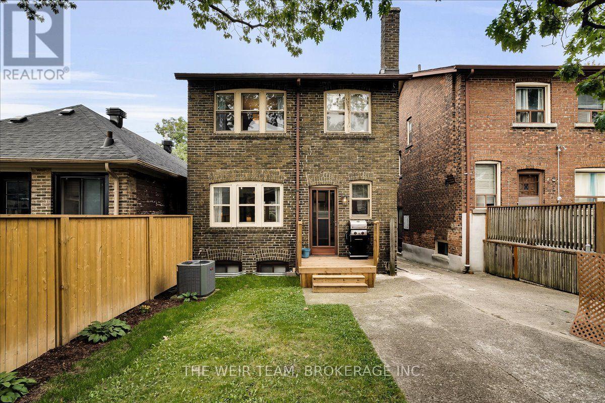 25 Oak Park Avenue, Toronto, Ontario  M4C 4L8 - Photo 32 - E13808350