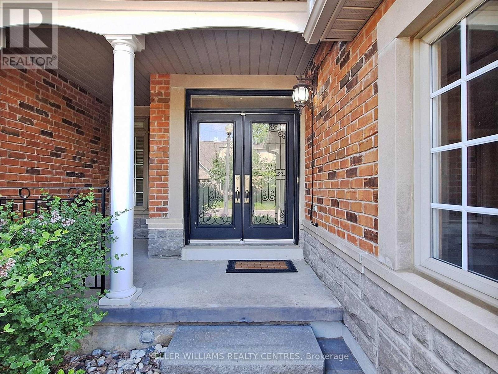 29 Tucker Court, Aurora, Ontario  L4G 7T2 - Photo 3 - N13808310