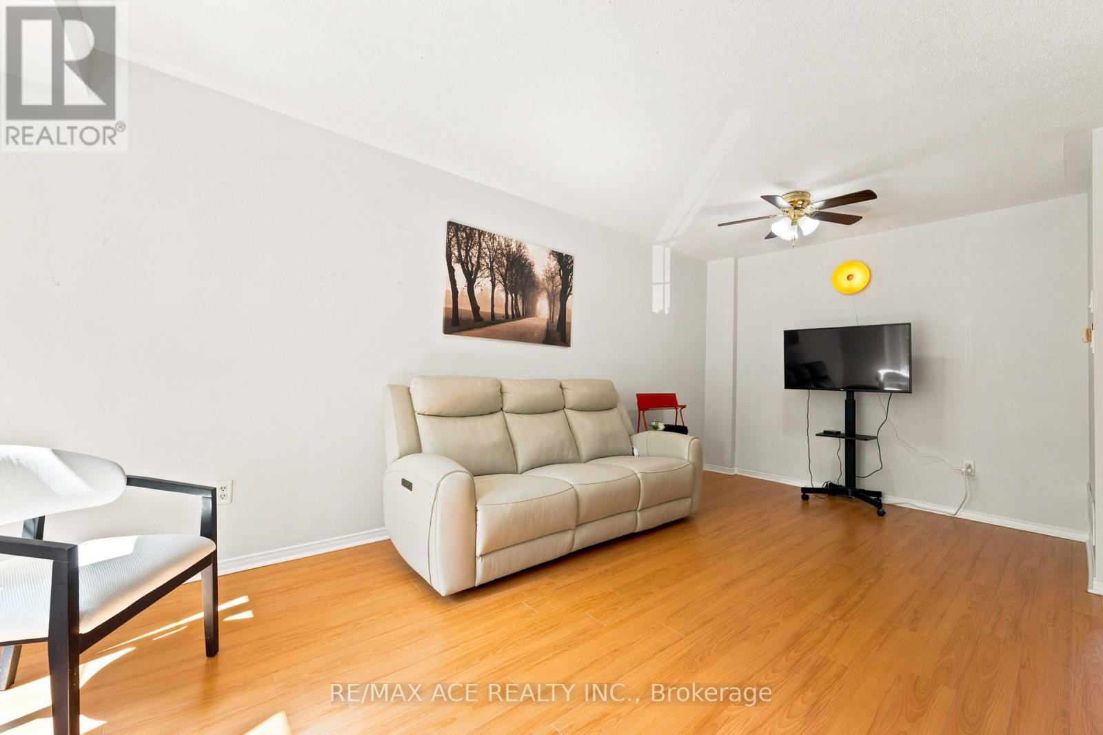 16 White's Hill Avenue, Markham, Ontario  L6B 1C1 - Photo 6 - N13808466