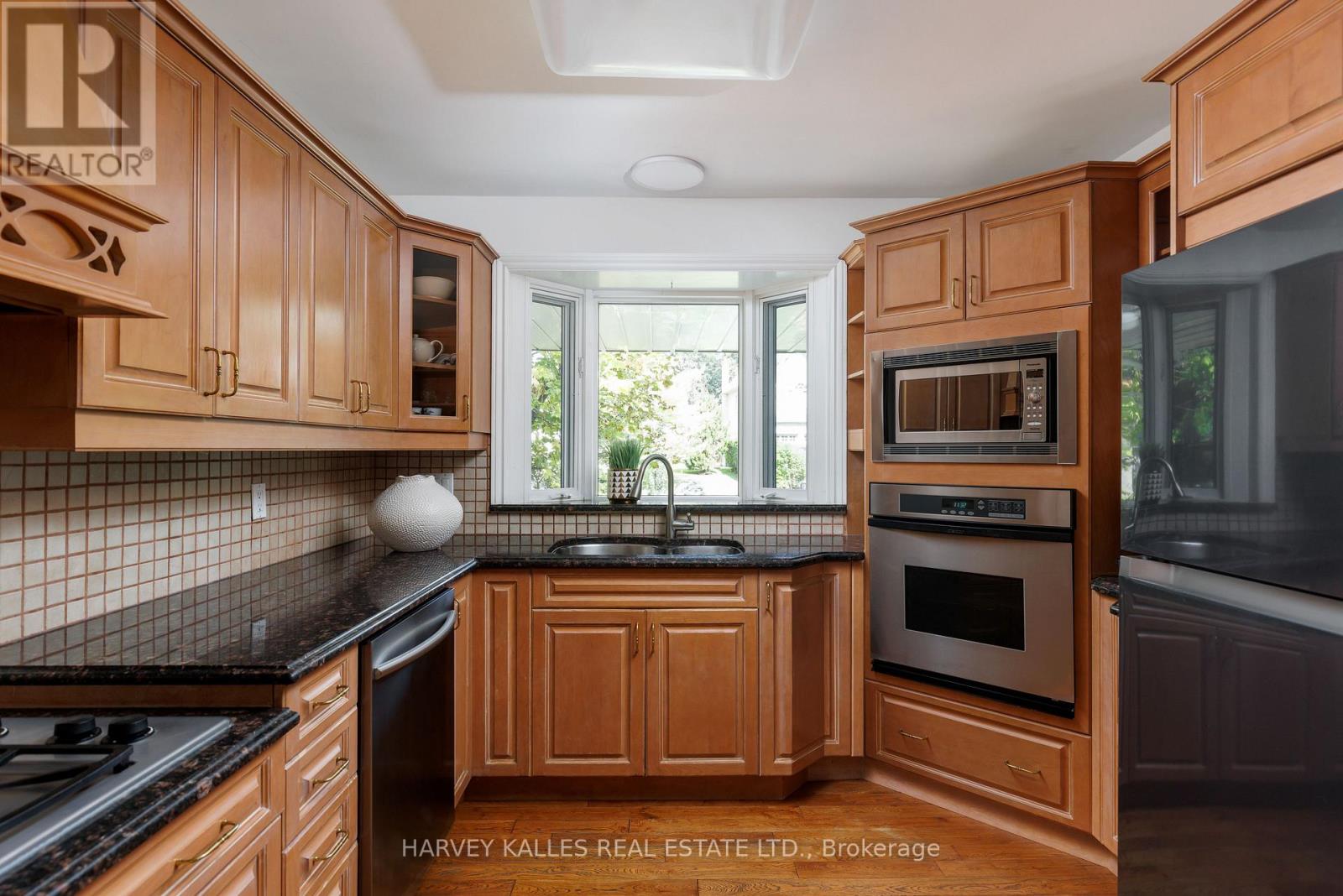 63 Twyford Road, Toronto, Ontario  M9A 1W5 - Photo 22 - W13808262
