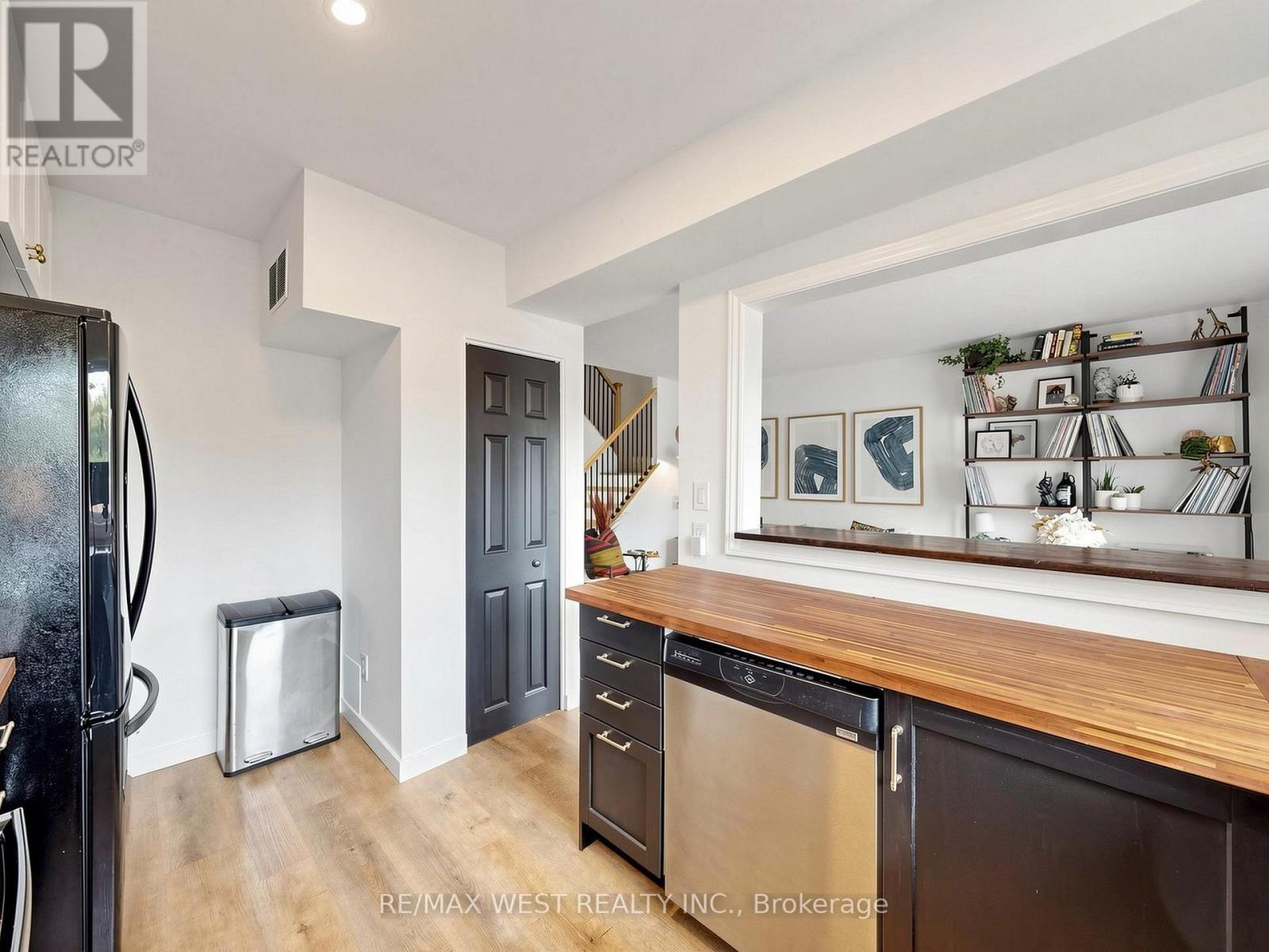 6 - 2027 Bluefields Drive, Burlington, Ontario  L7P 1J9 - Photo 17 - W13808292