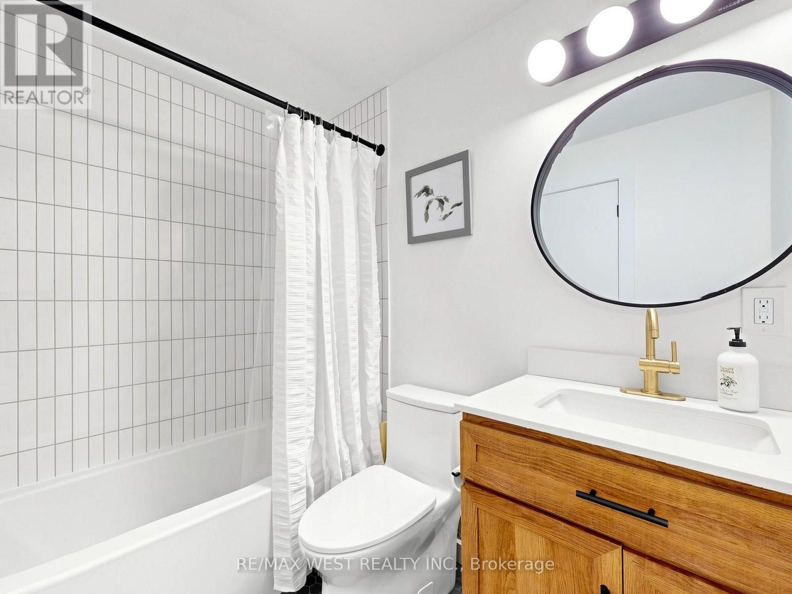 6 - 2027 Bluefields Drive, Burlington, Ontario  L7P 1J9 - Photo 32 - W13808292