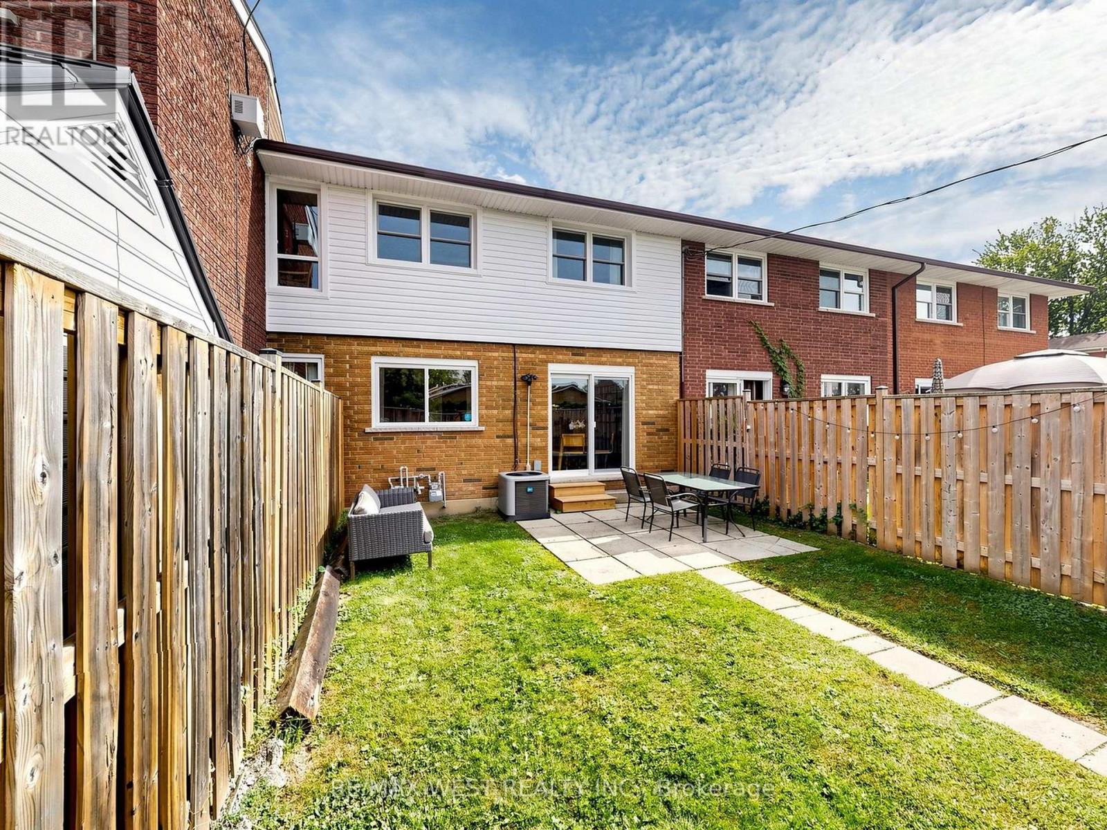 6 - 2027 Bluefields Drive, Burlington, Ontario  L7P 1J9 - Photo 34 - W13808292