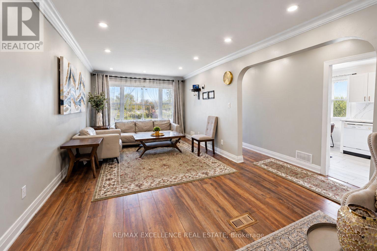 49 Barrhead Crescent, Toronto, Ontario  M9W 3Z8 - Photo 2 - W13808368