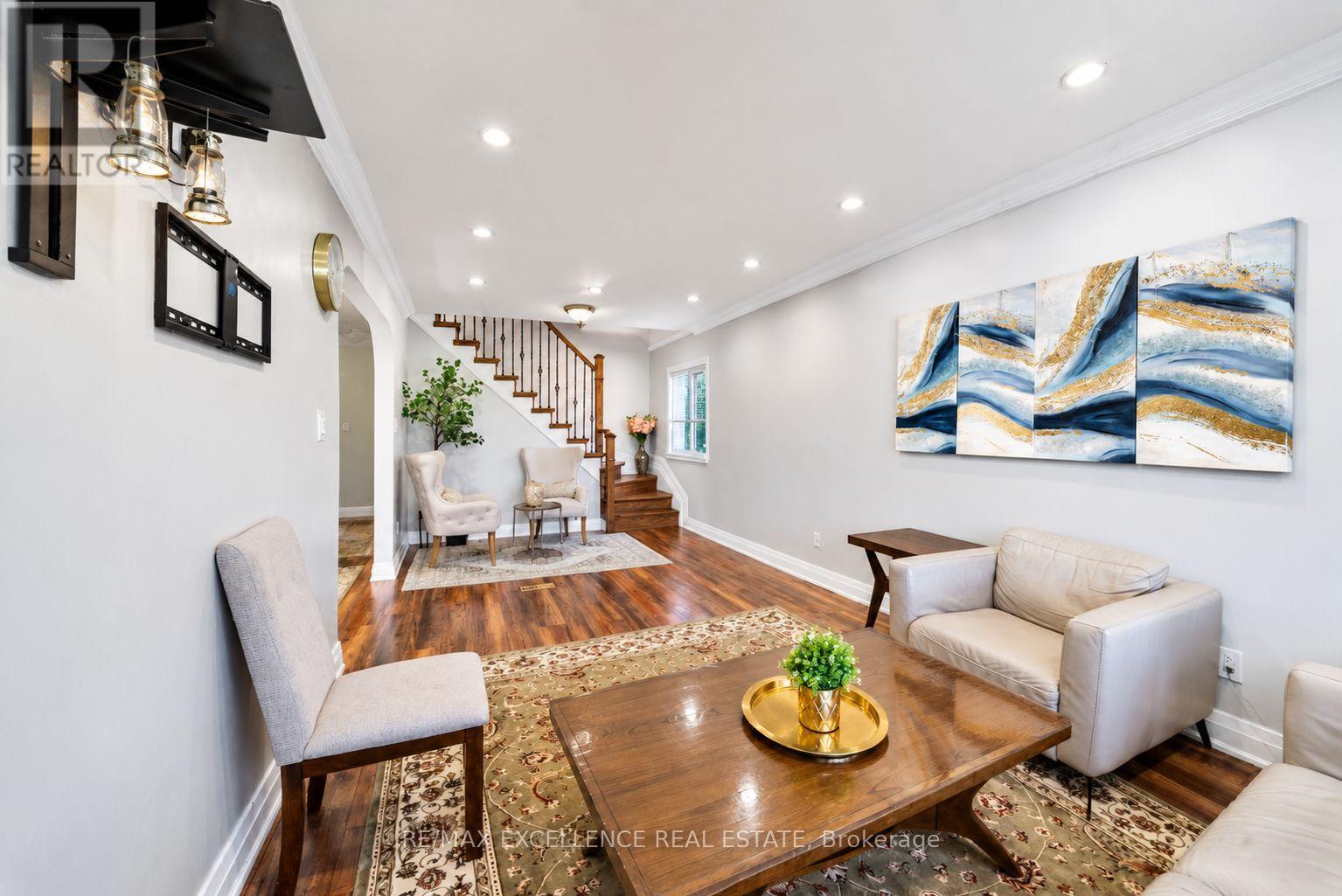 49 Barrhead Crescent, Toronto, Ontario  M9W 3Z8 - Photo 3 - W13808368